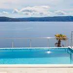 Natura - Infinity Pool, Magical Nature And View, Complete Privacy - By Traveler Tourist Agency Id 2136