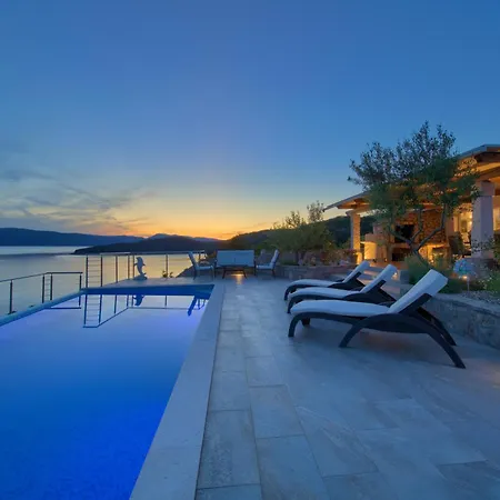 Villa Natura - Infinity Pool, Magical Nature And View, Complete Privacy - By Traveler Tourist Agency Id 2136 *