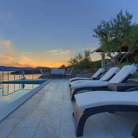 Villa Natura - Infinity Pool, Magical Nature And View, Complete Privacy - By Traveler Tourist Agency Id 2136 Krk Town
